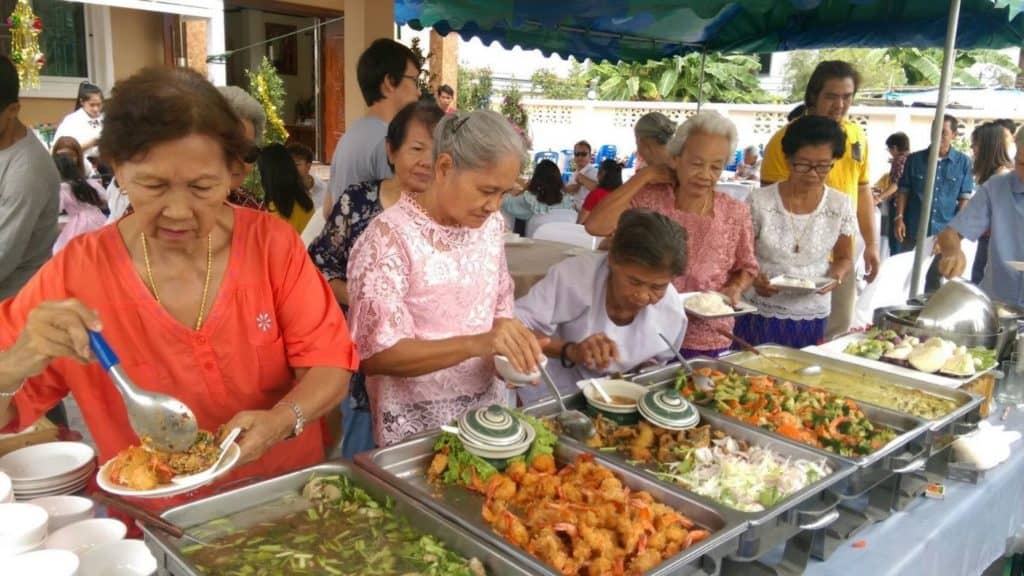 รับจัดบุฟเฟ่ต์ รับจัดเลี้ยง ทำบุญบ้าน